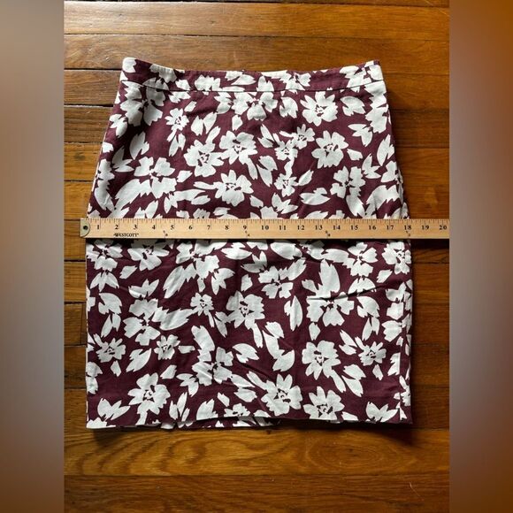 LOFT size 4 floral maroon and white pencil skirt - Picture 5 of 9